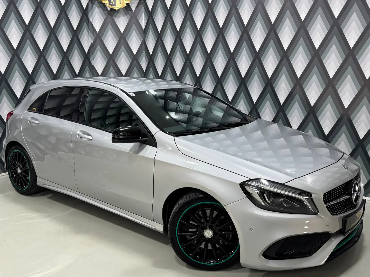 Mercedes-Benz A 220 d 4MATIC // AMG LINE // MOTORSPORT EDITION // Zilver - 1