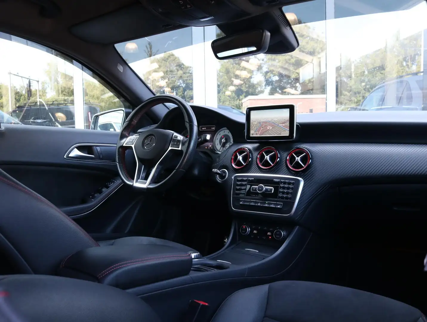 Mercedes-Benz A 250 Sport 4MATIC AMG Grijs - 2