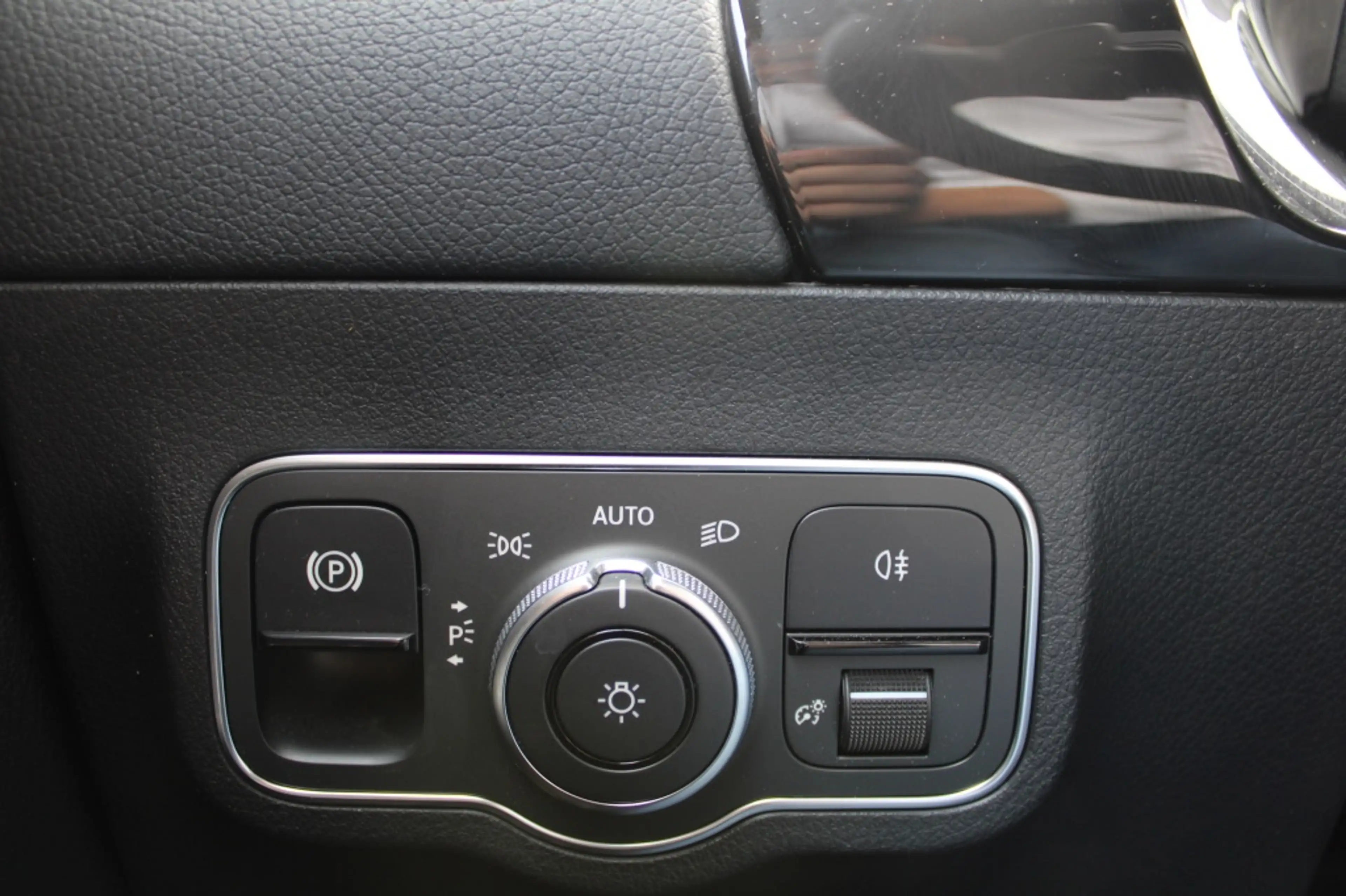 Mercedes-Benz B 180 Launch Edition Led/Navi/Cam/Pdc 2x/18" "RIJKLAARPR — photo 10