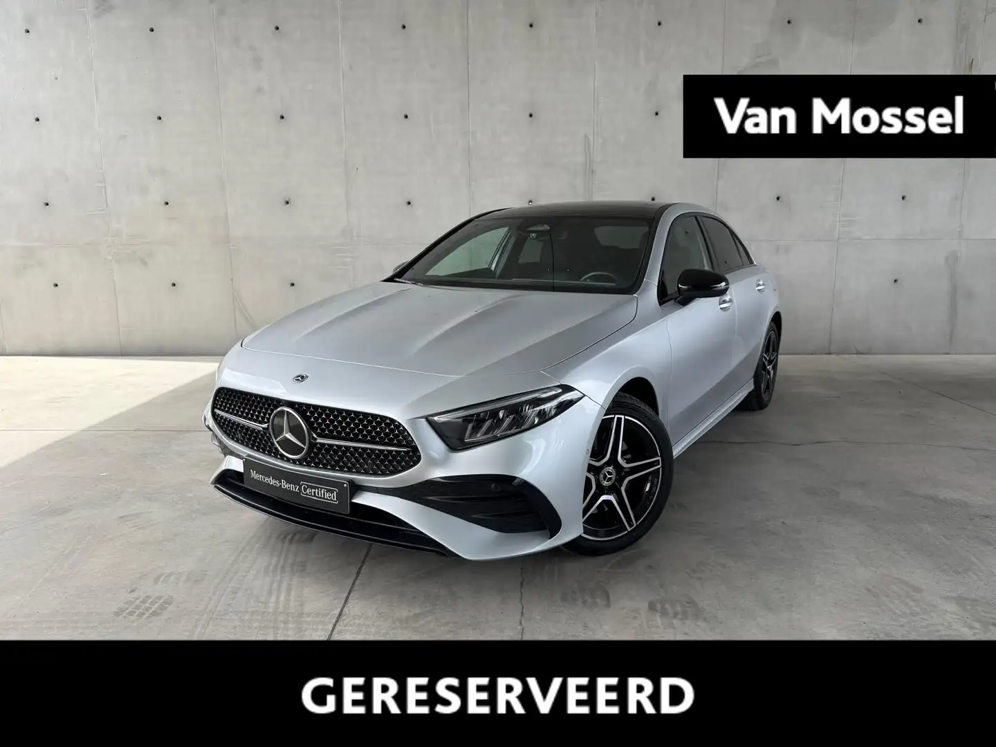 Mercedes-Benz A 250 250e AMG LINE BERLINE + PANORAMISCH DAK + CARPLAY Zilver - 1