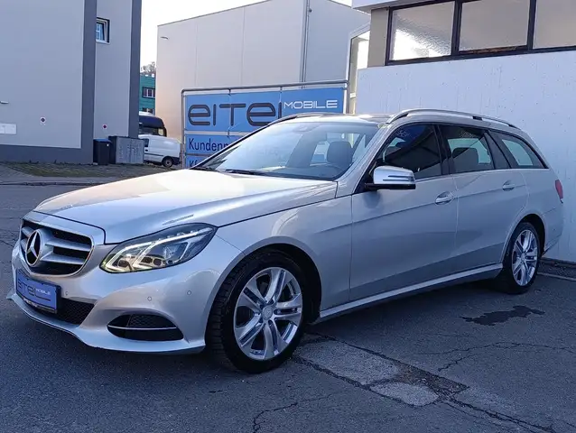 Mercedes-Benz E 220 T-Modell Avantgarde BlueTec Navi Led