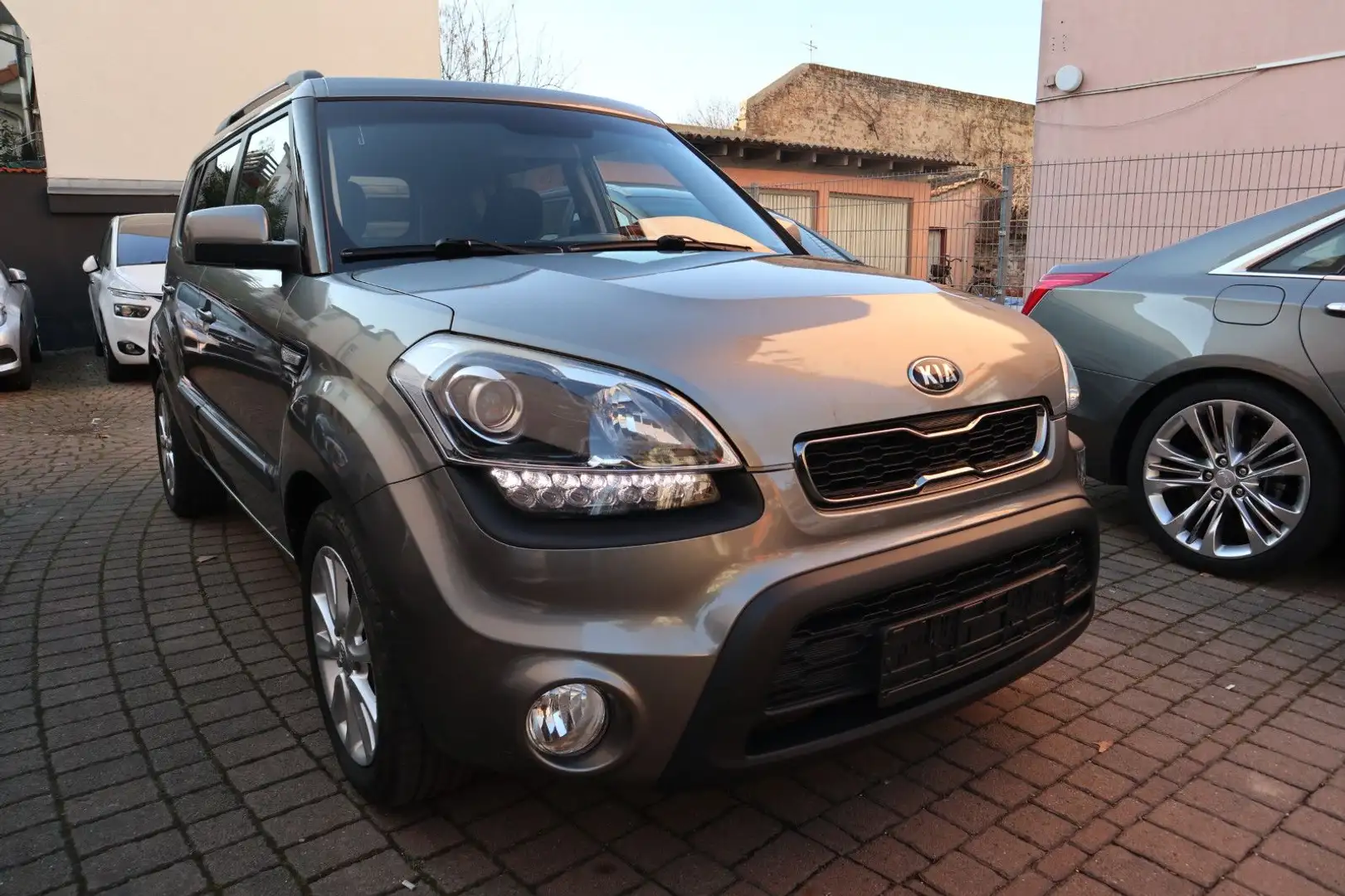 Kia Soul Edition 7 AHK/Sitzheizung /PDC/Scheckheft Plateado - 1