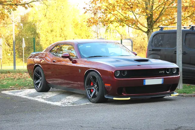 Dodge Challenger hellcat 6.2 supercharged
