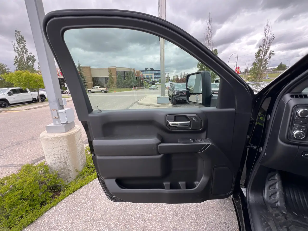 GMC Sierra 3500HD снимка GMC Sierra 3500HD