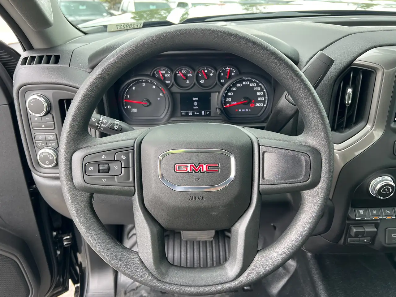 GMC Sierra 3500HD снимка GMC Sierra 3500HD