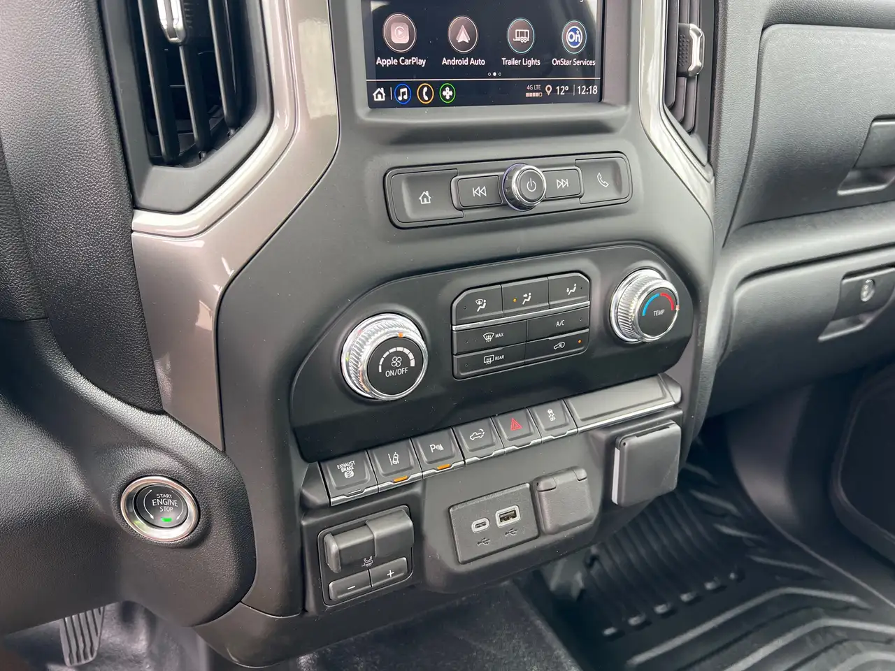 GMC Sierra 3500HD снимка GMC Sierra 3500HD