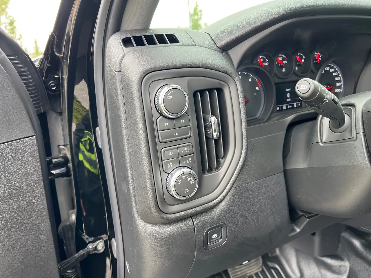 GMC Sierra 3500HD снимка GMC Sierra 3500HD