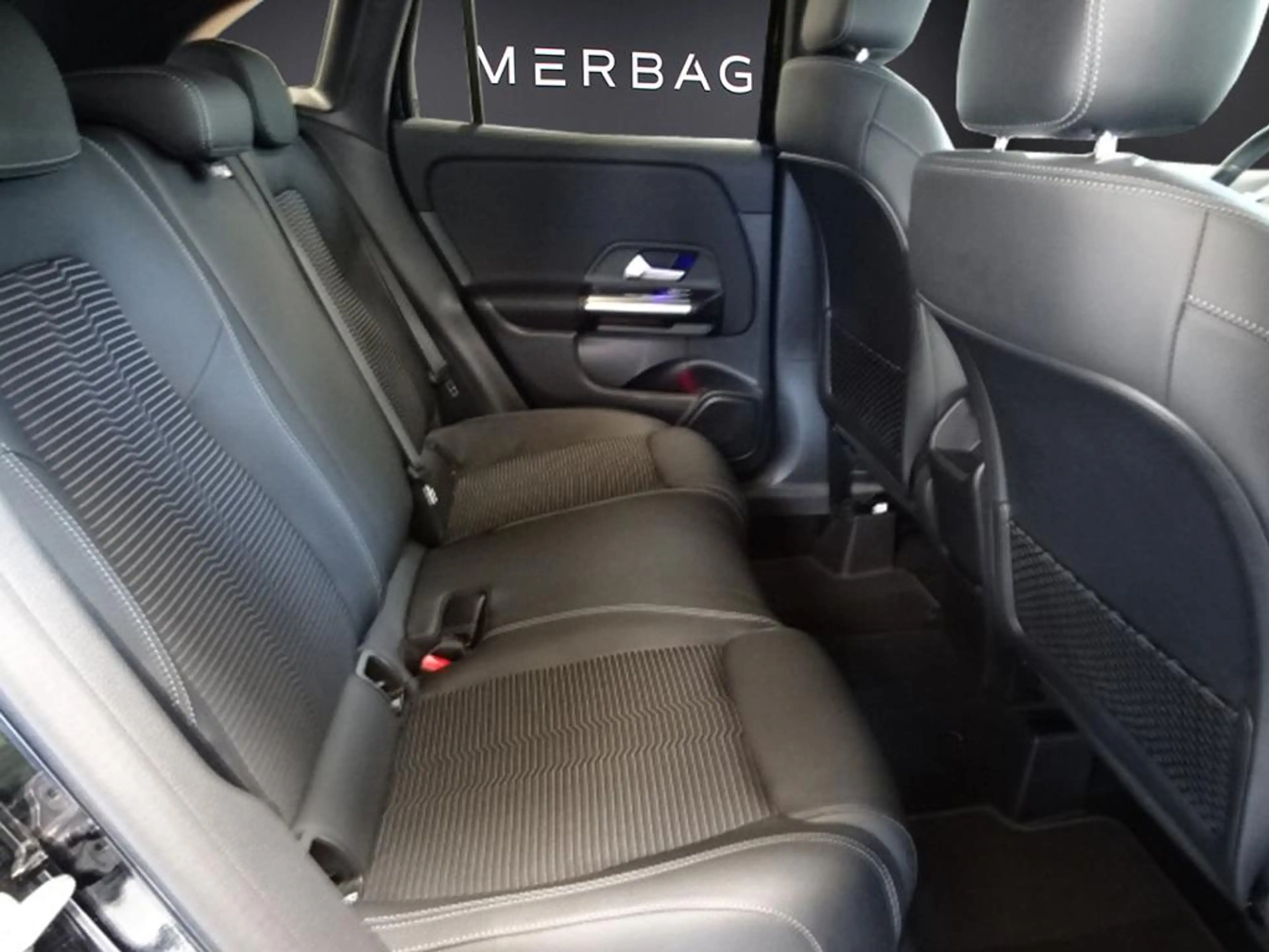 Mercedes-Benz GLA 200 d * — photo 10