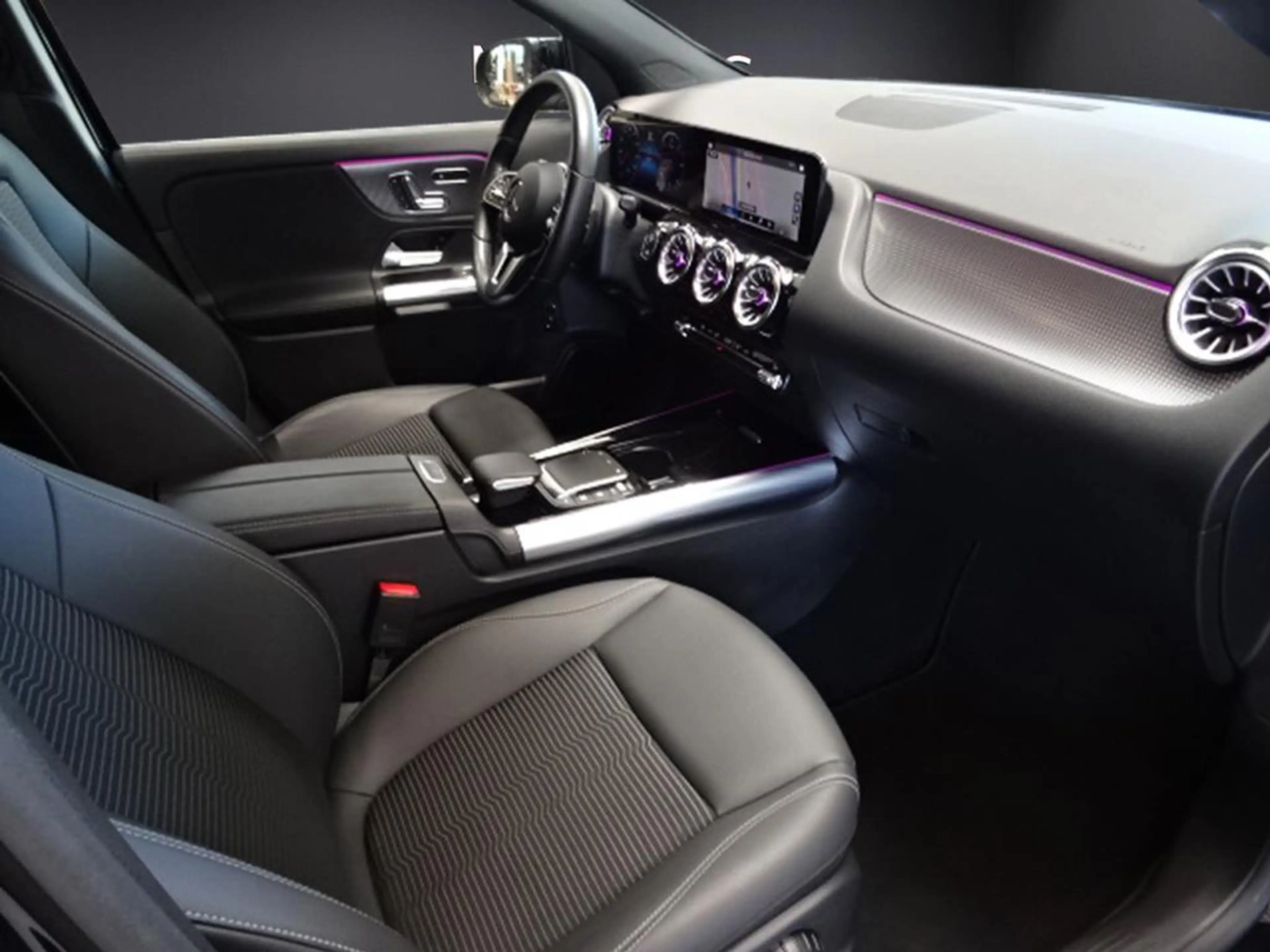 Mercedes-Benz GLA 200 d * — photo 14