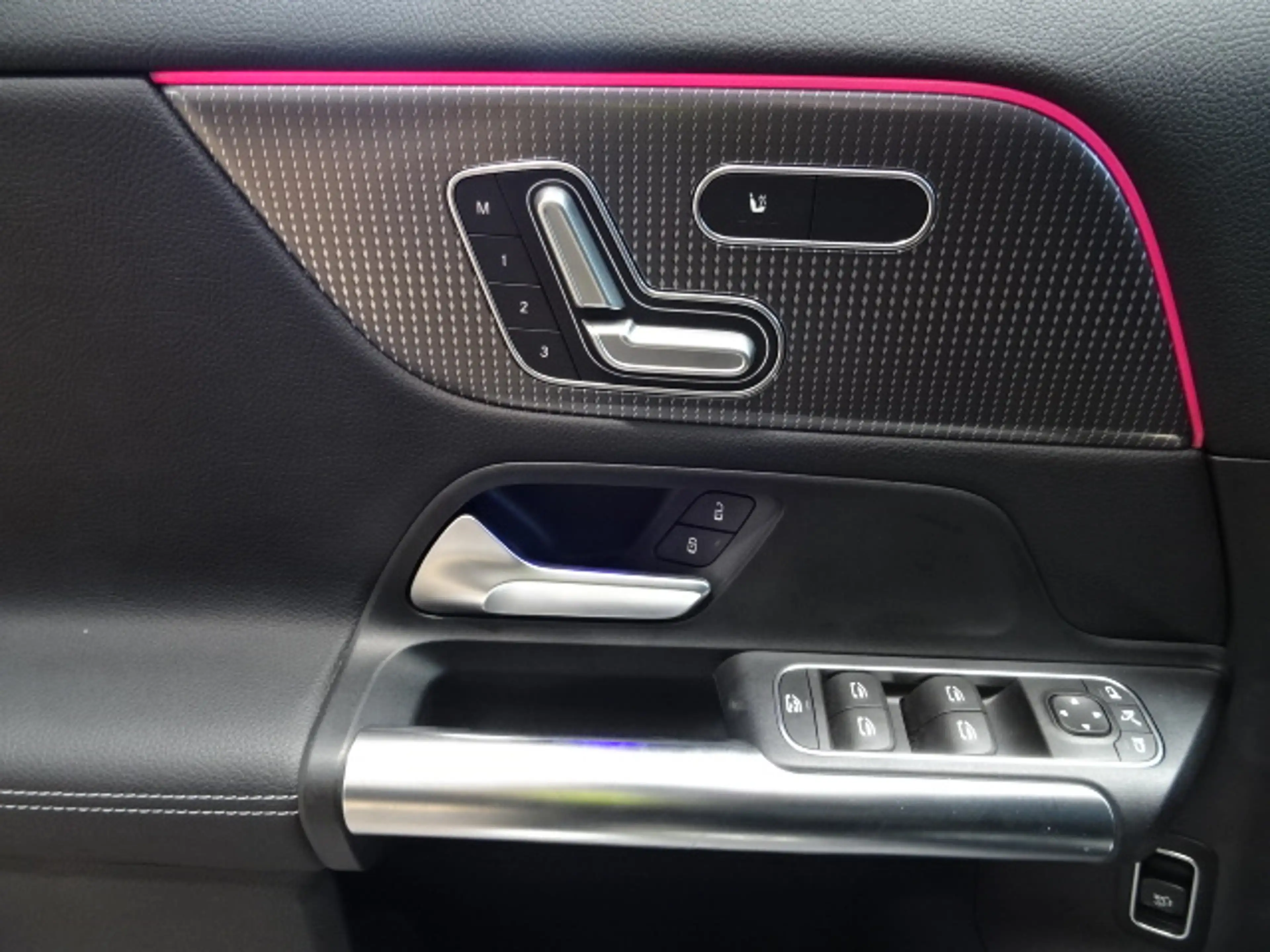 Mercedes-Benz GLA 200 d * — photo 6