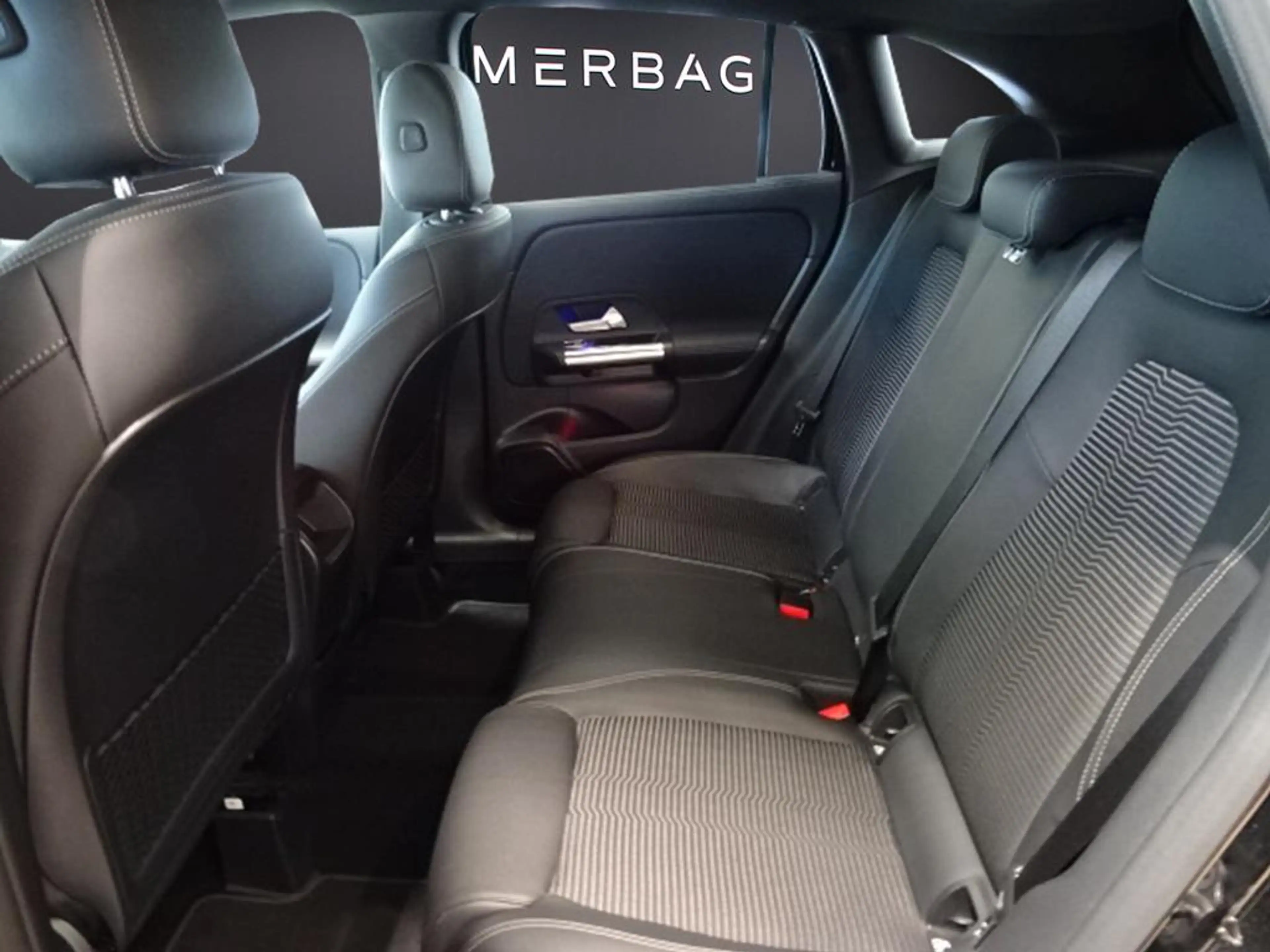 Mercedes-Benz GLA 200 d * — photo 9