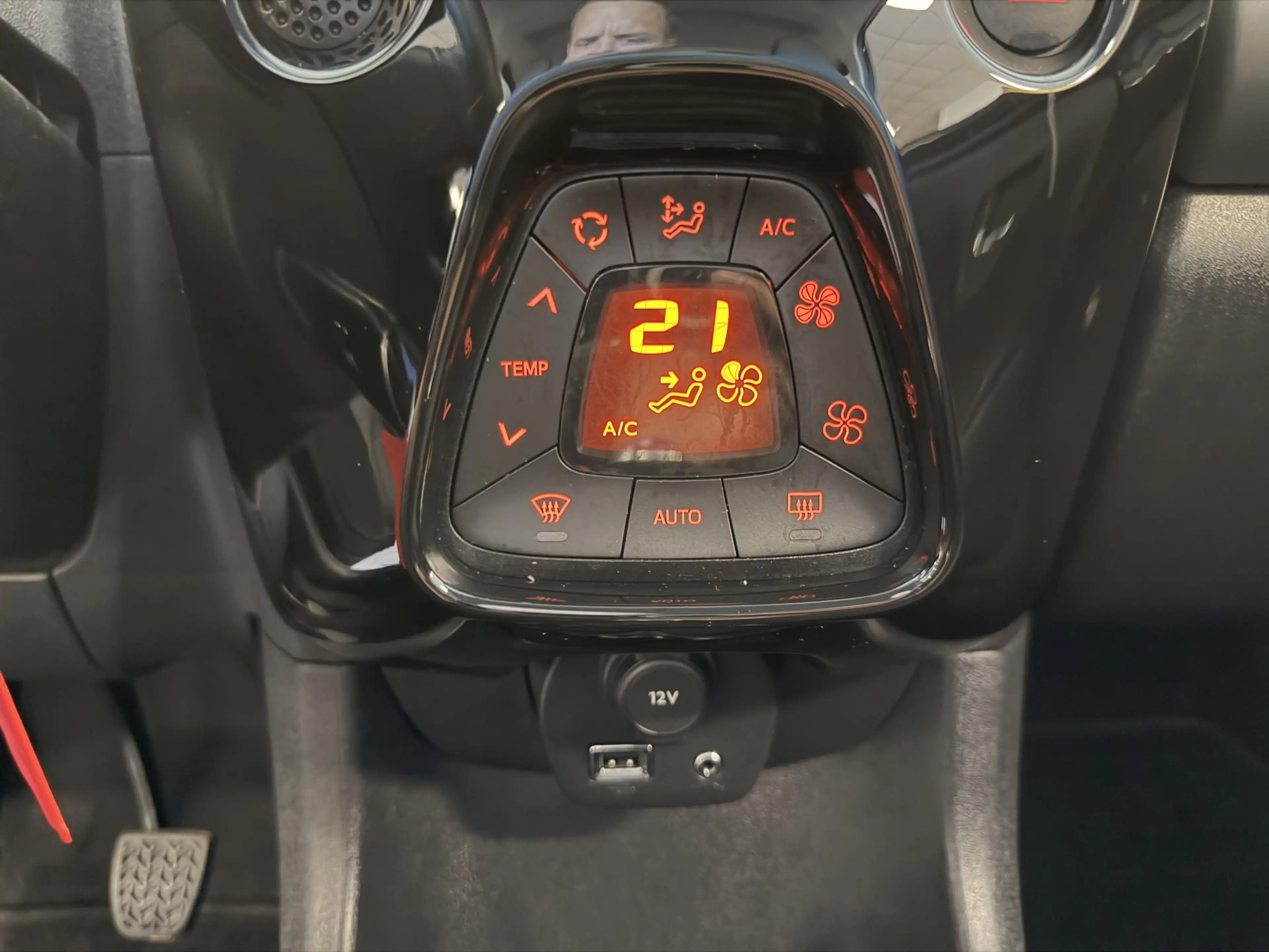 Citroen C1 1.0 e-VTi Shine — photo 8