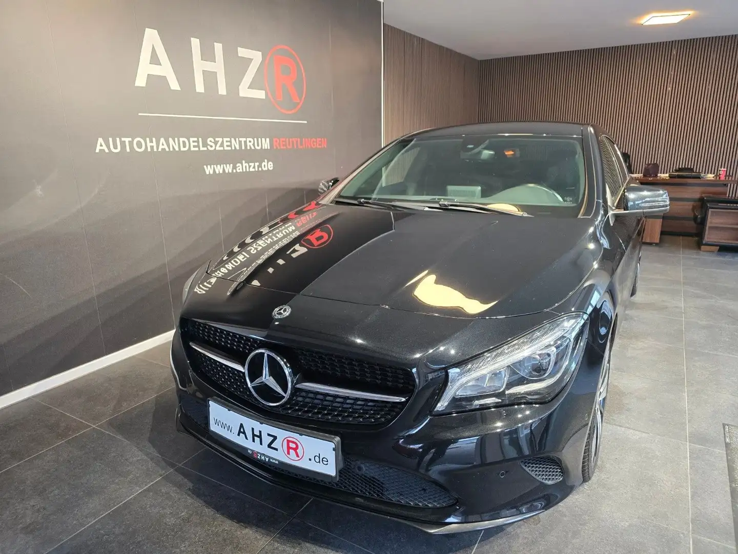 Mercedes-Benz CLA 250 CLA250 -Klasse Shooting Brake*AHK*LED*KAM*COMAND Noir - 1