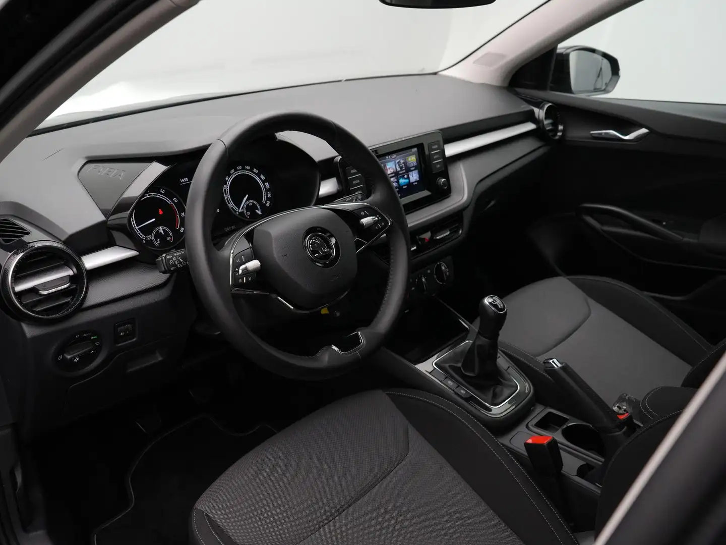 Skoda Fabia 1.0 MPI 80 pk Ambition | Carplay | Parkeersensoren Zwart - 2