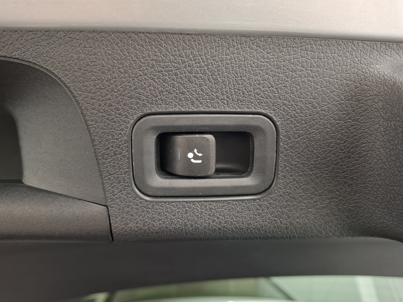 Mercedes-Benz CLA 250 e AMG Line, AHK, Panorama — photo 14