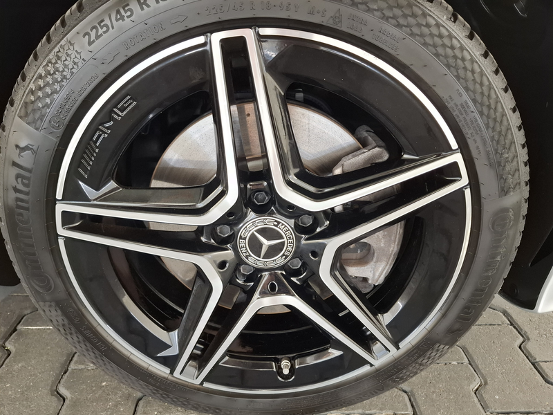 Mercedes-Benz CLA 250 e AMG Line, AHK, Panorama — photo 9