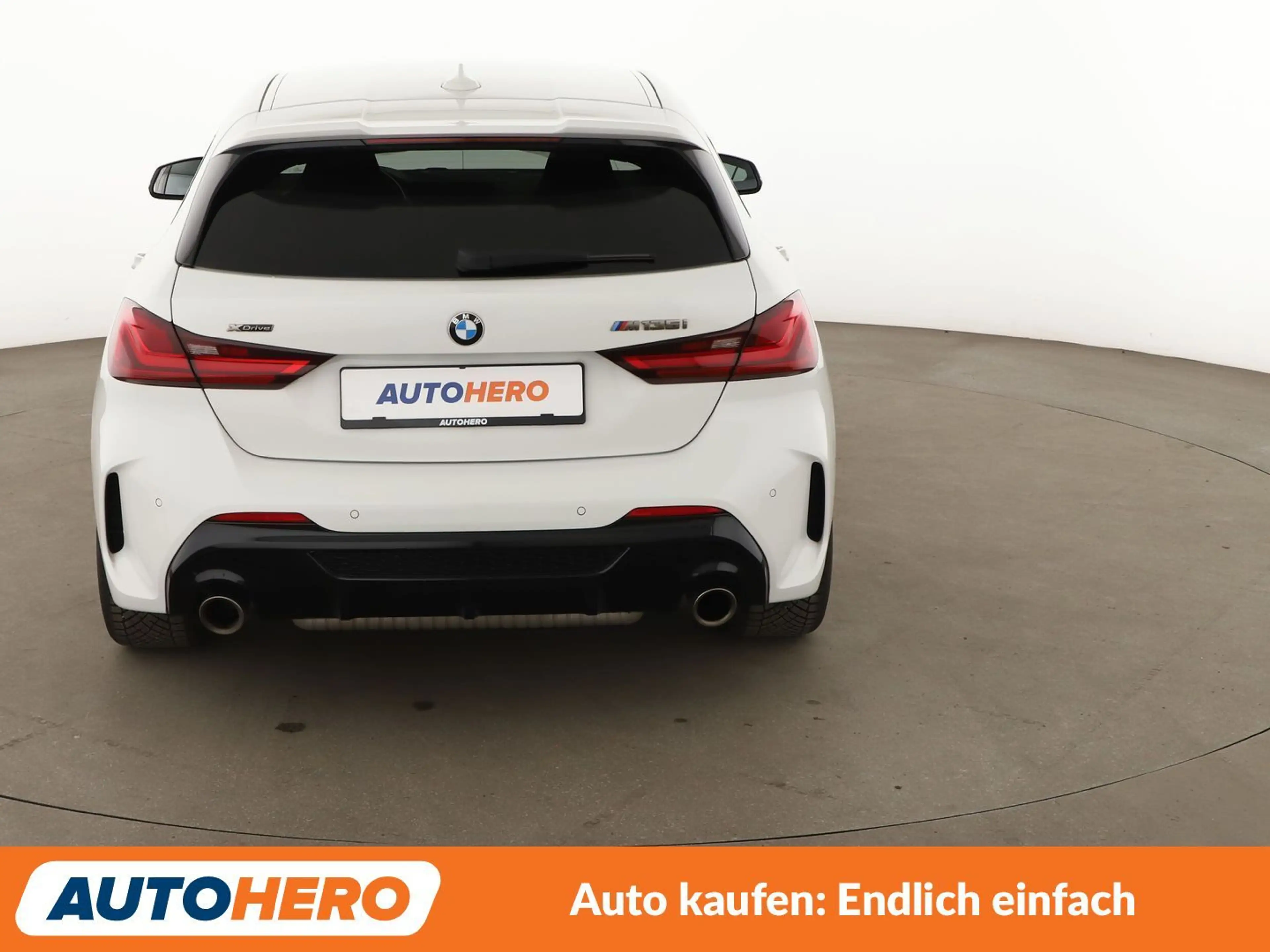 BMW 135 M135i xDrive Aut.*NAVI*HEAD-UP*LED*TEMPO*PDC*SHZ* — photo 5