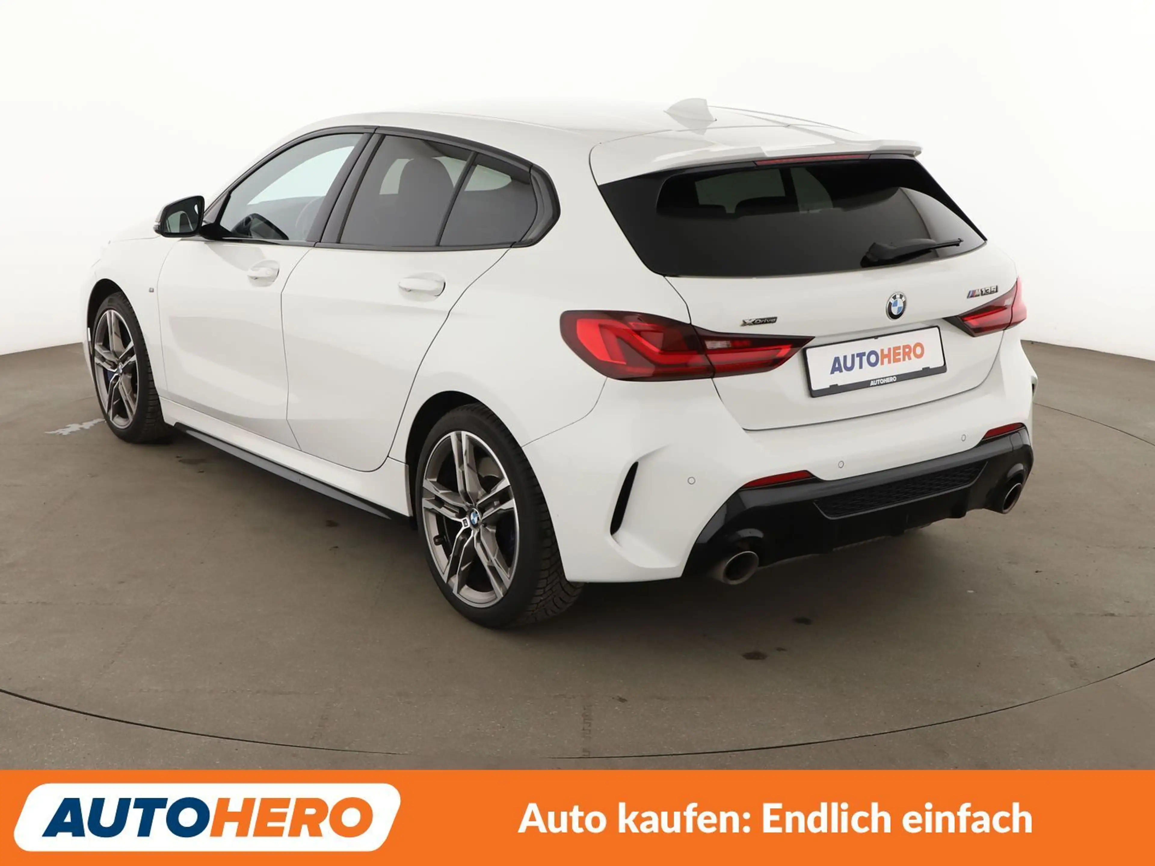 BMW 135 M135i xDrive Aut.*NAVI*HEAD-UP*LED*TEMPO*PDC*SHZ* — photo 4
