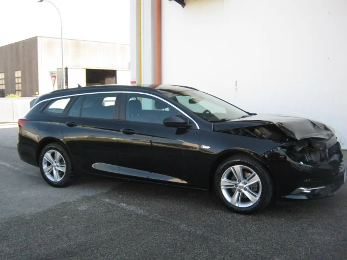 Opel Insignia ST 1.6 CDTI Business 136CV S&S MT6 Schwarz - 2