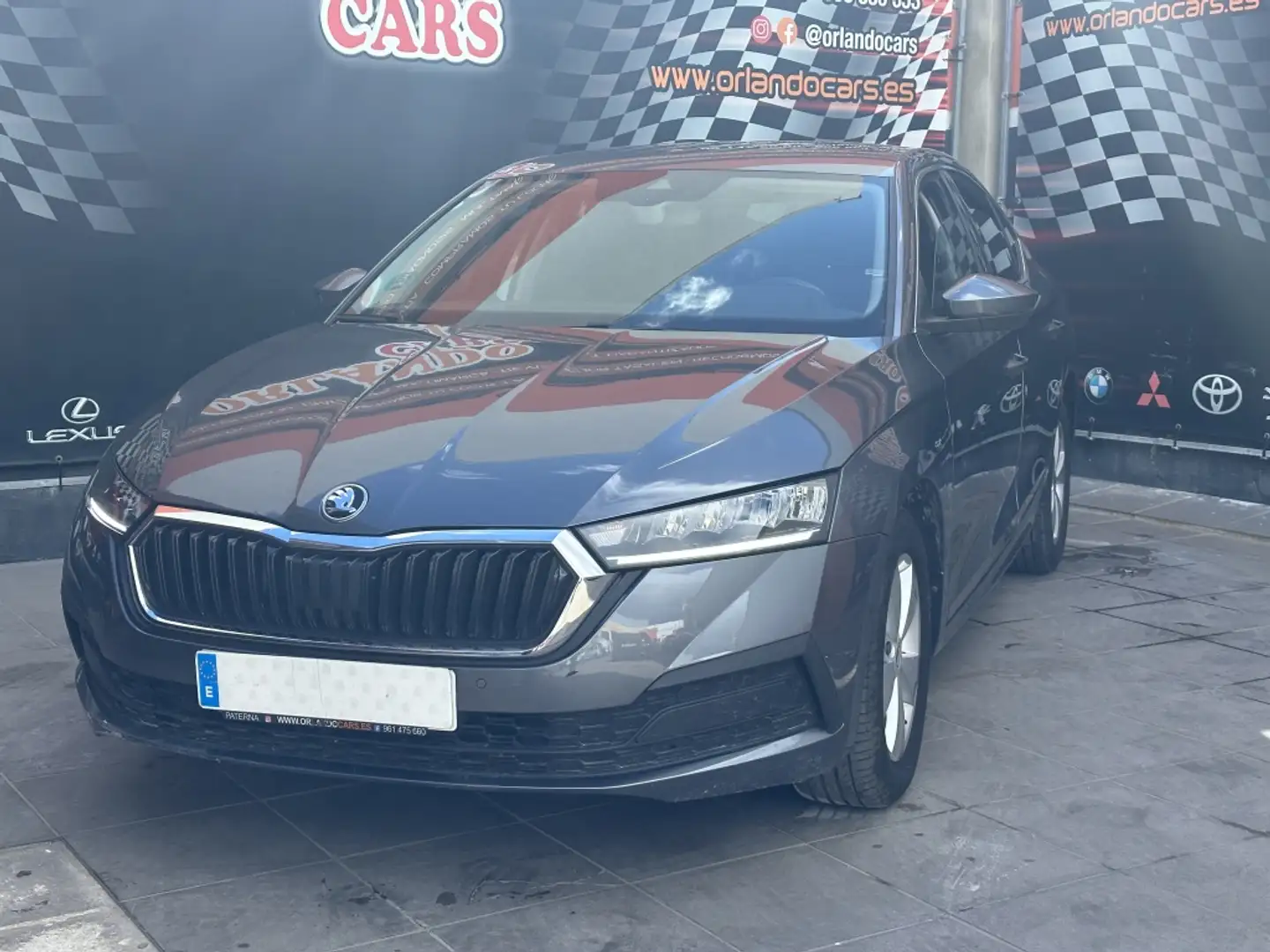 Skoda Octavia 2.0TDI Ambition DSG 85kW Plateado - 1