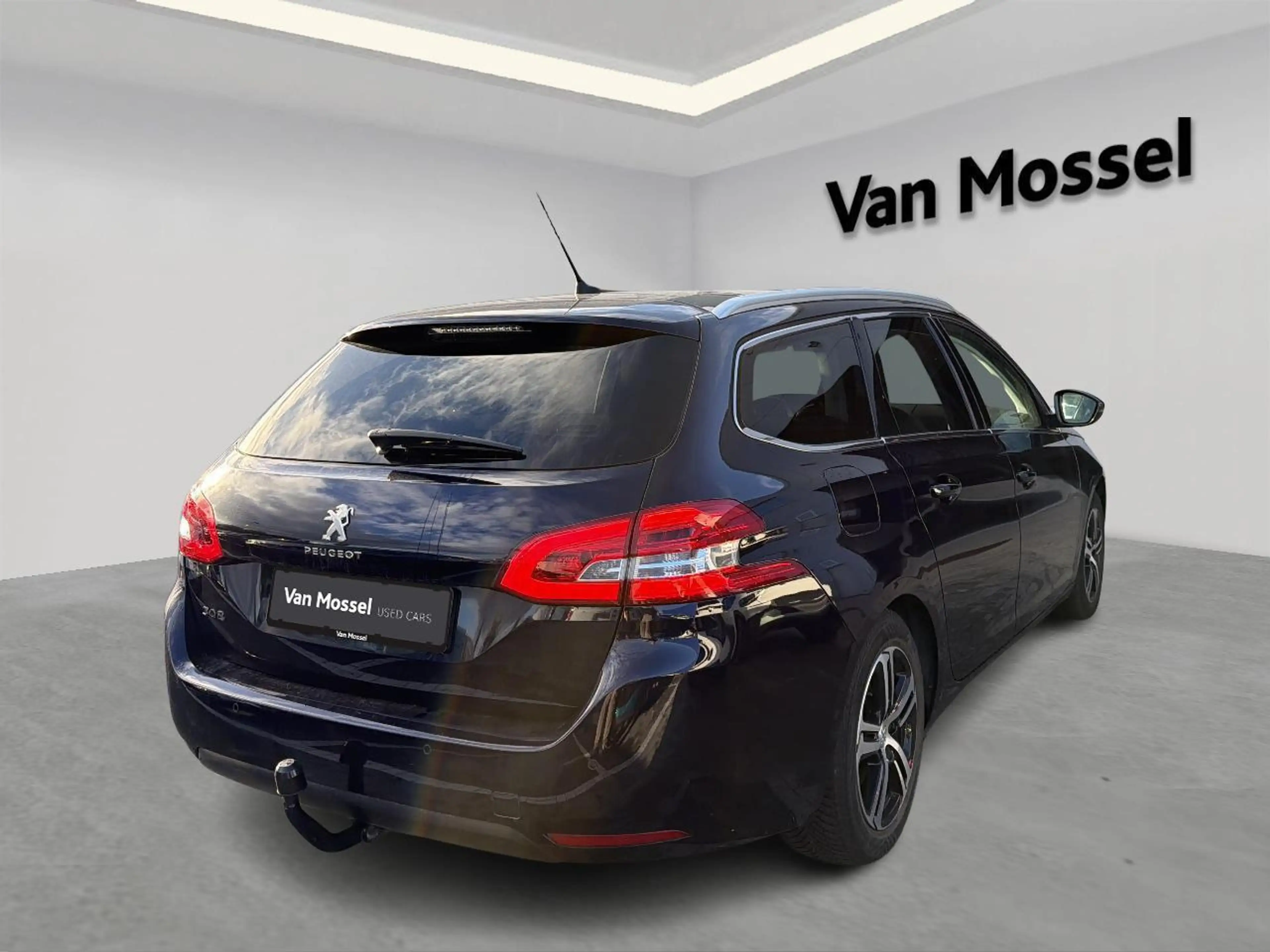 Peugeot 308 SW 1.2 PureTech 130 S&S Allure Pack — photo 4