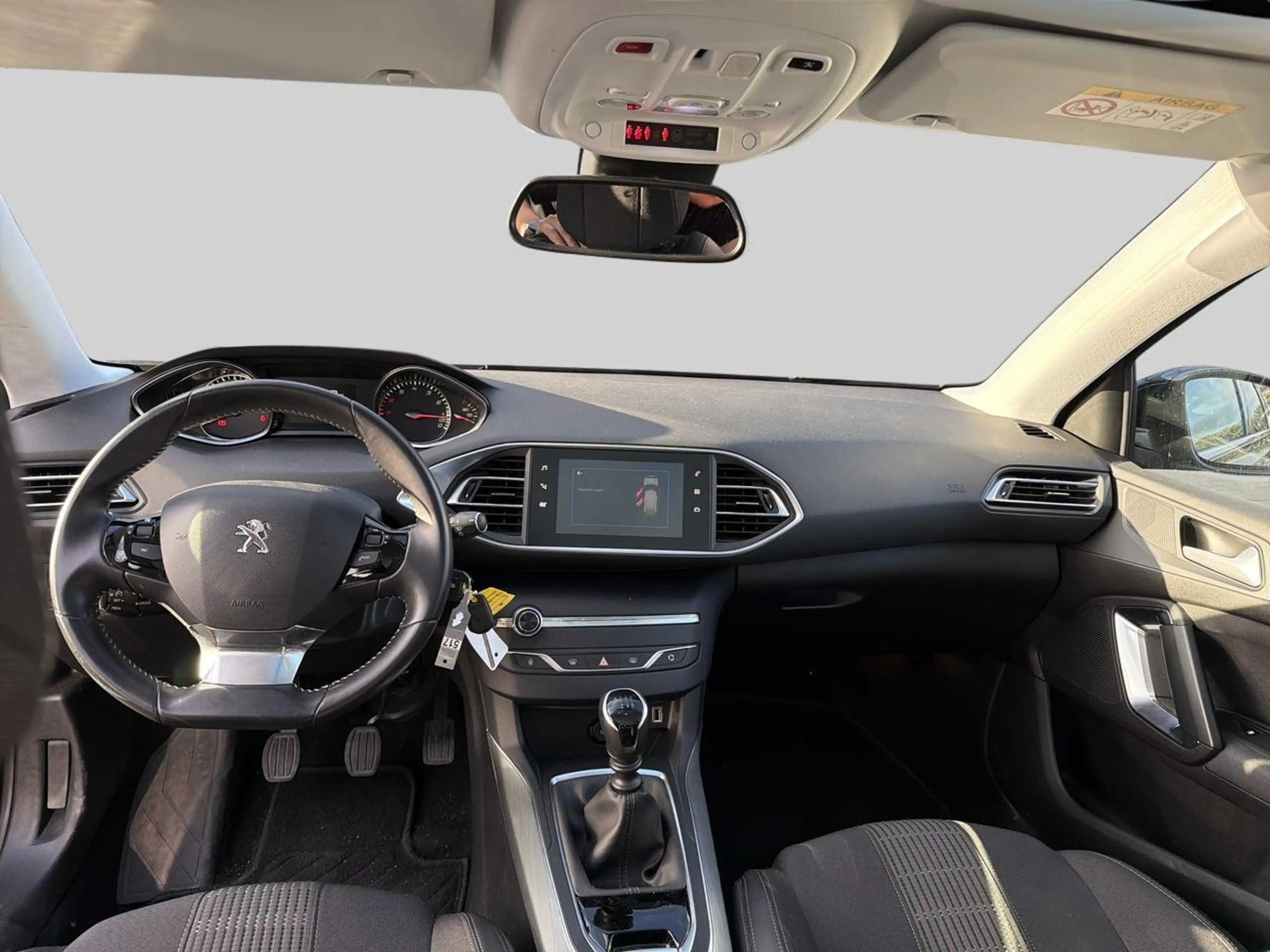 Peugeot 308 SW 1.2 PureTech 130 S&S Allure Pack — photo 13
