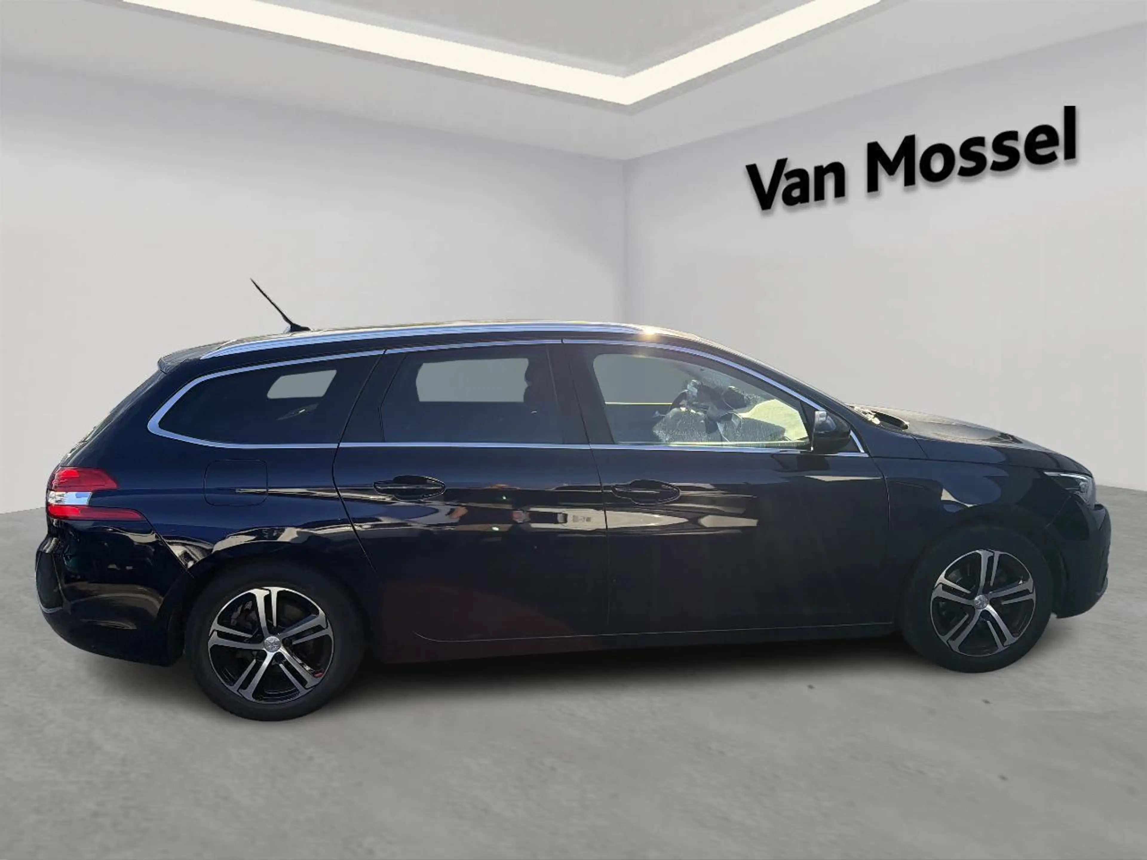 Peugeot 308 SW 1.2 PureTech 130 S&S Allure Pack — photo 5