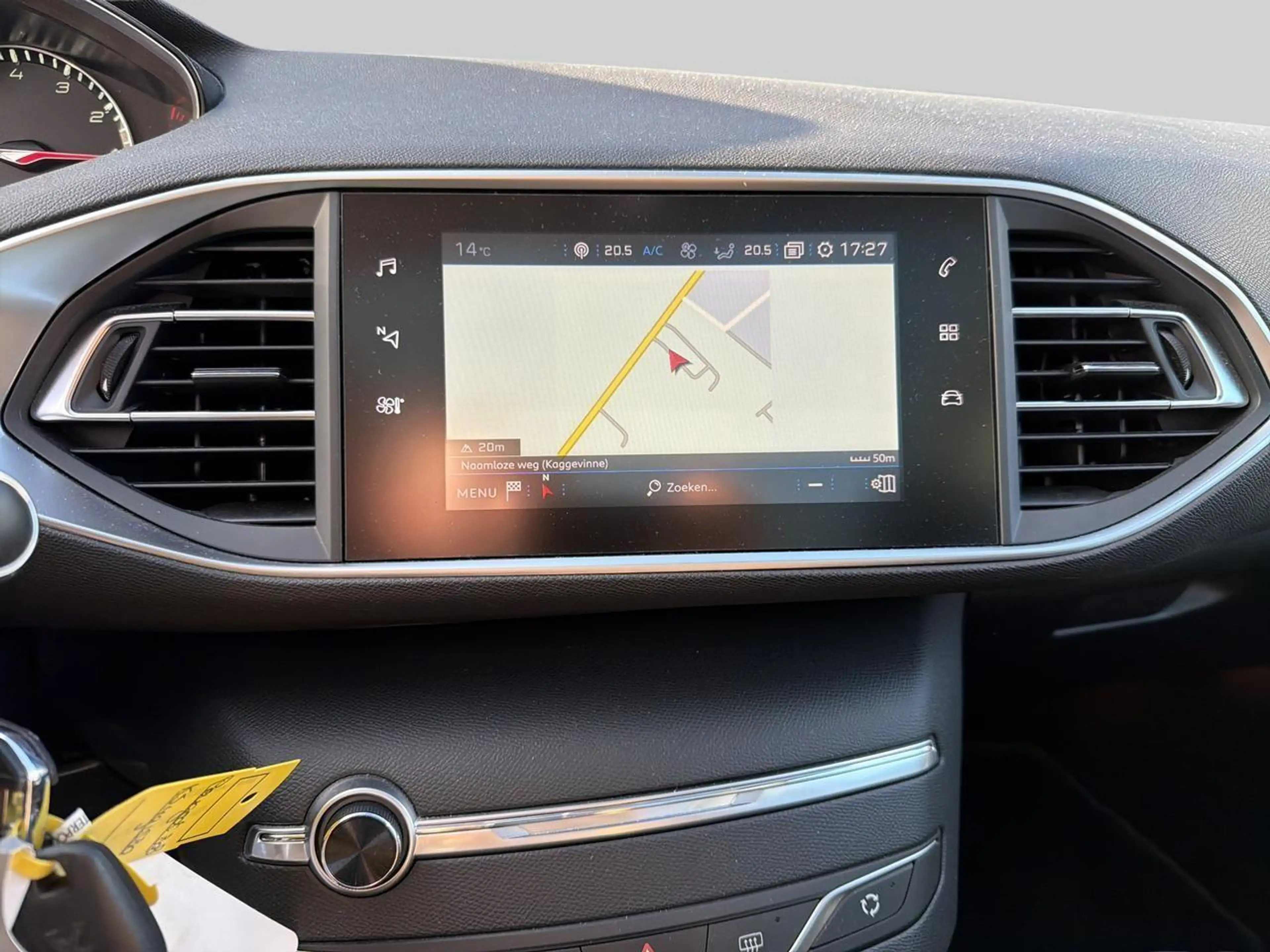 Peugeot 308 SW 1.2 PureTech 130 S&S Allure Pack — photo 12