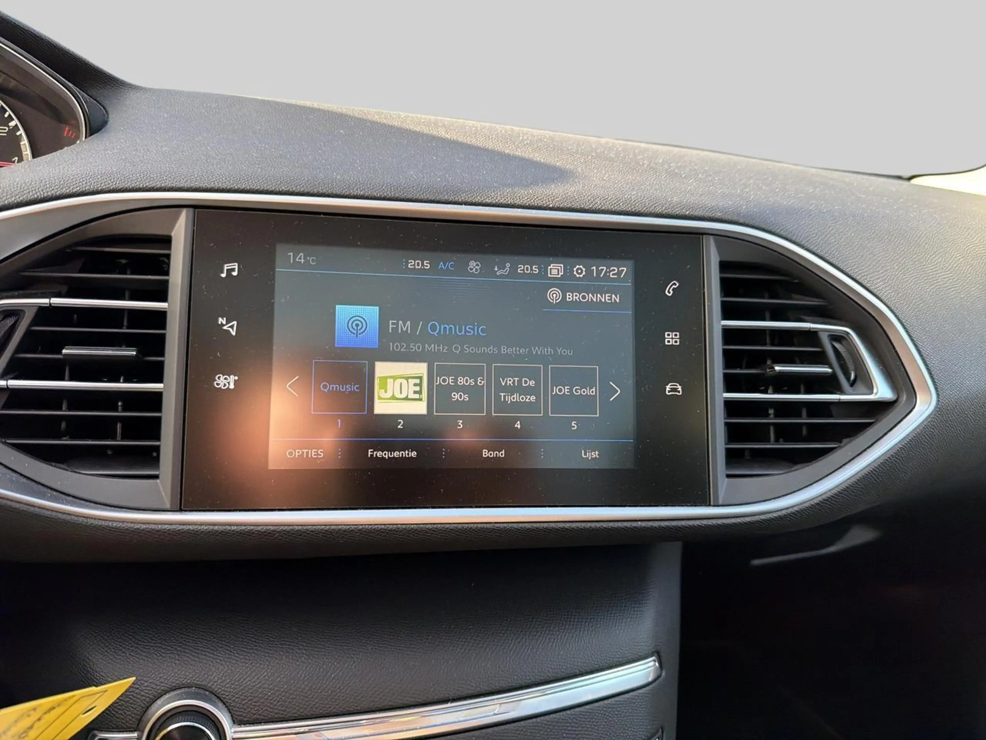 Peugeot 308 SW 1.2 PureTech 130 S&S Allure Pack — photo 11