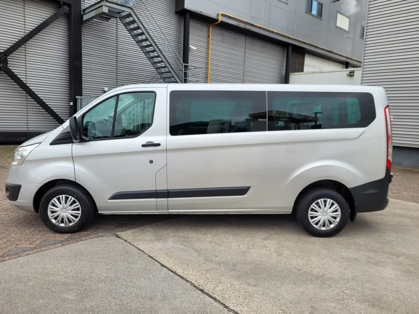 Ford Transit Custom 310 2.0 TDCI L2H1 Trend 9 personen Grijs - 2