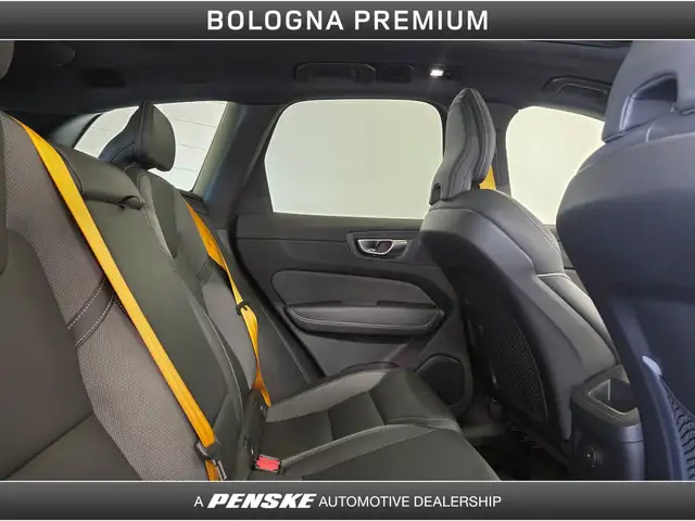 Volvo XC60 view 5