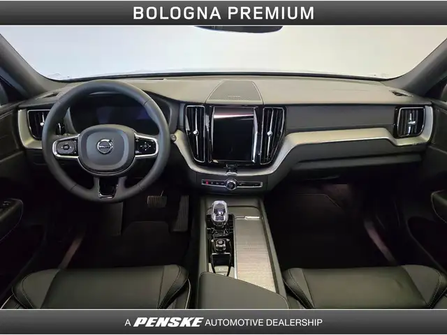 Volvo XC60 view 4