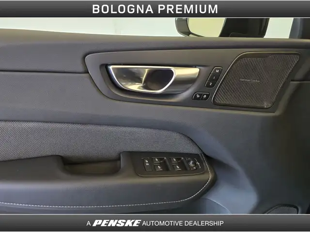 Volvo XC60 view 28
