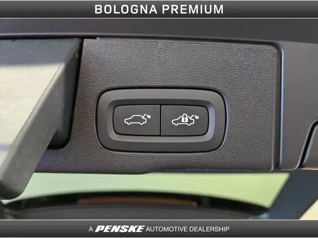 Volvo XC60 view 11