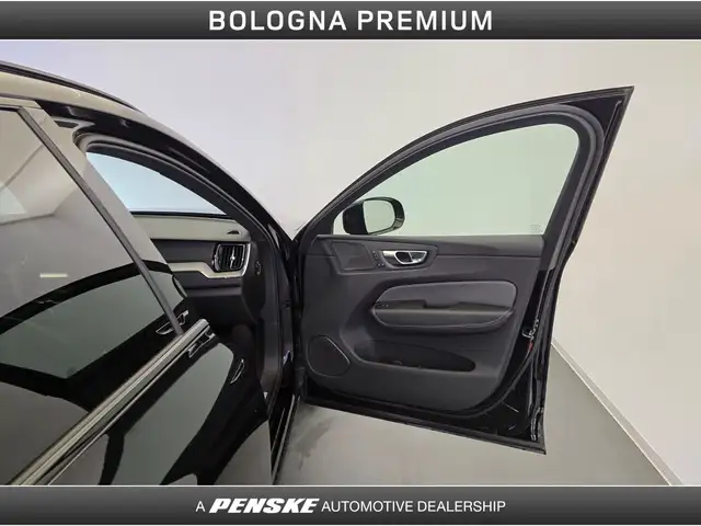 Volvo XC60 view 22
