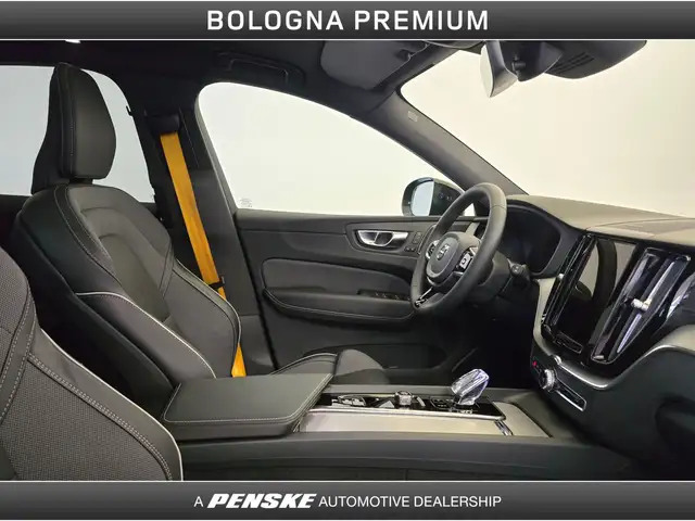 Volvo XC60 view 3