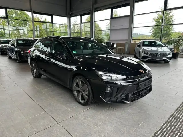 Cupra Leon view 3