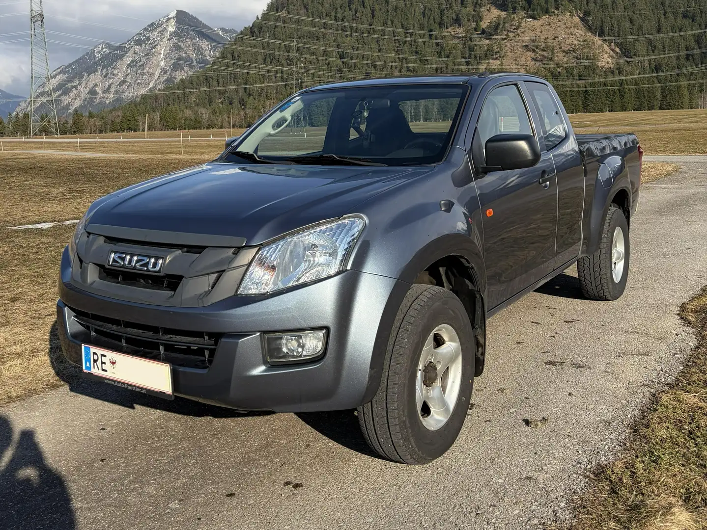 Isuzu D-Max Space Cab 2,5 Basic Pickup Grau - 1