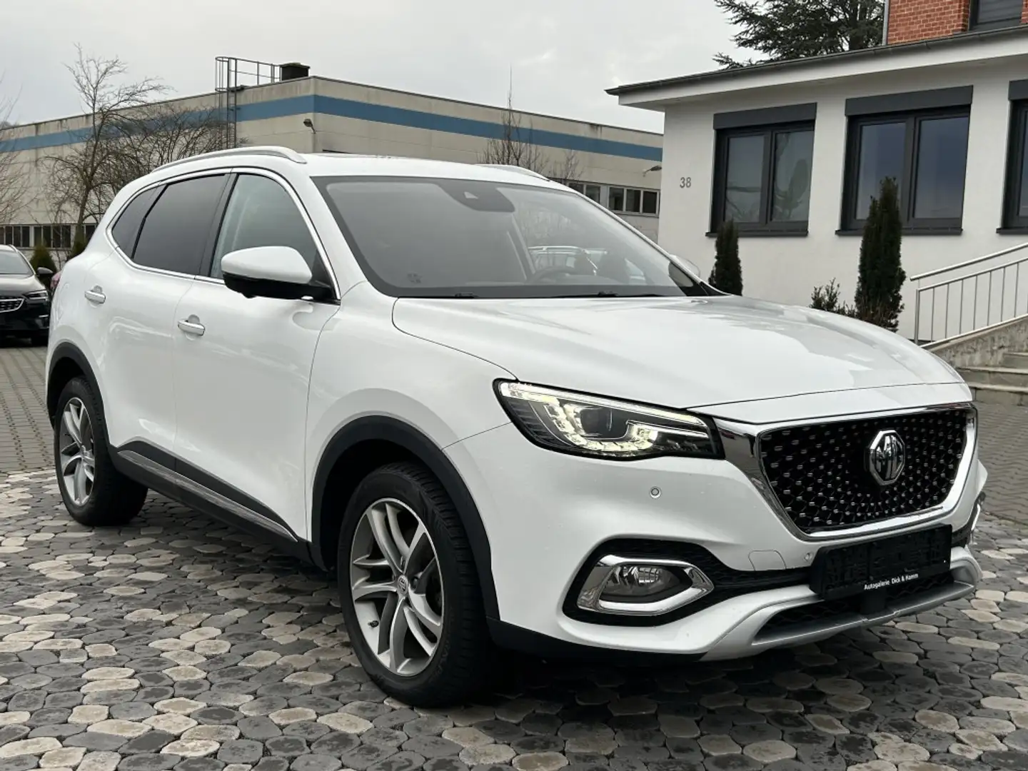 MG EHS 1.5 T-GDi PHEV Luxury Pano LED+ ACC SHZ 360° Weiß - 2