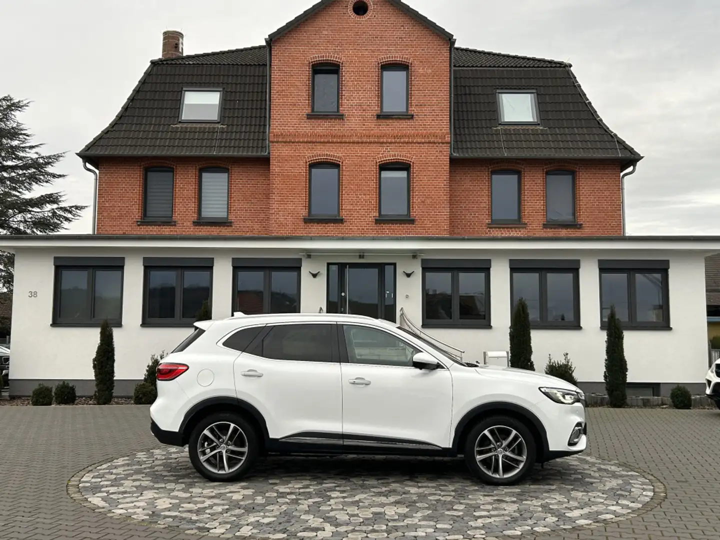 MG EHS 1.5 T-GDi PHEV Luxury Pano LED+ ACC SHZ 360° Weiß - 1