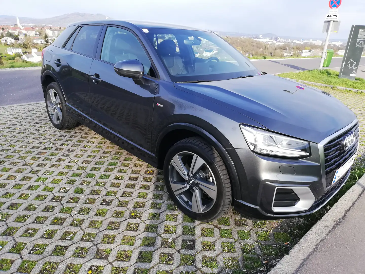 Audi Q2 Q2 2,0 TDI quattro S-tronic Grau - 1