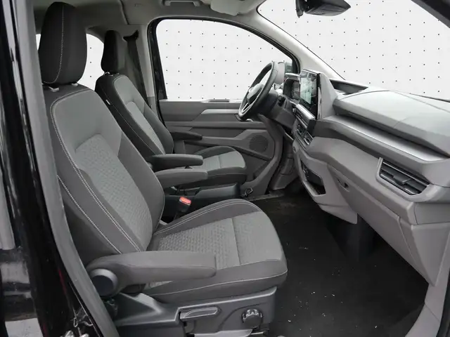 Volkswagen Caravelle view 5