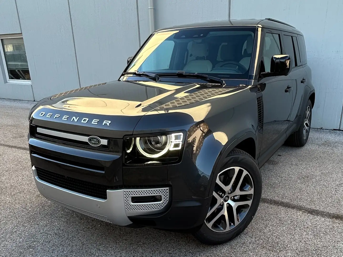 Land Rover Defender S 200cv Auto, Stone Edition, Immatricolabile N1 Grigio - 1