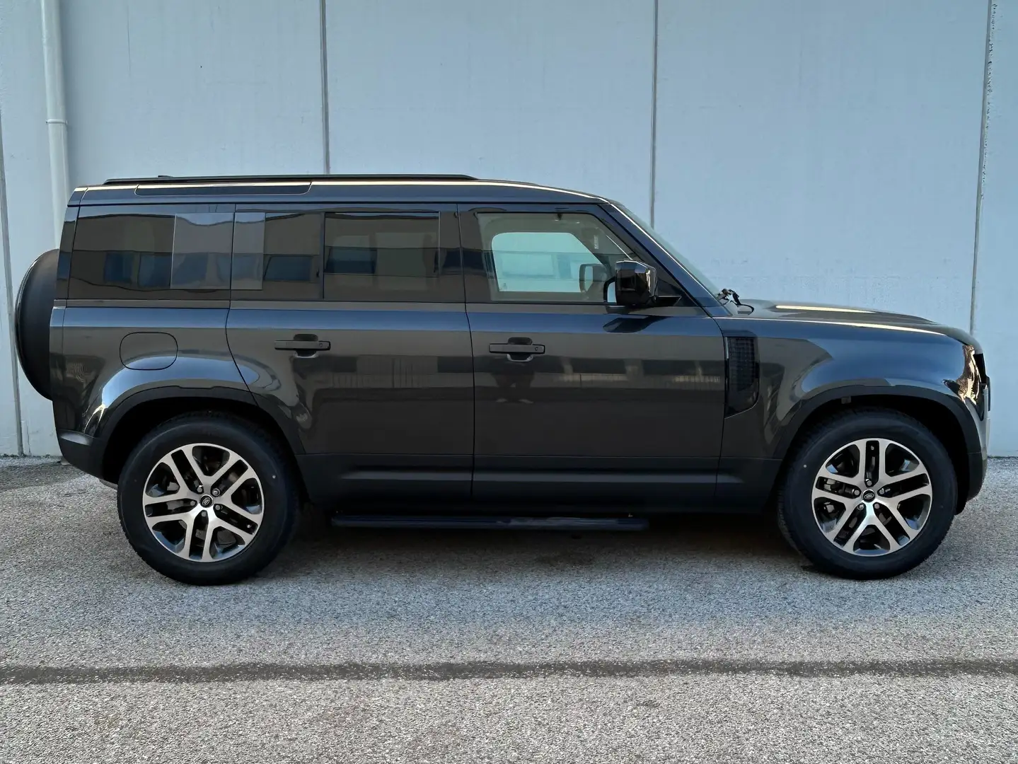 Land Rover Defender S 200cv Auto, Stone Edition, Immatricolabile N1 Grigio - 2