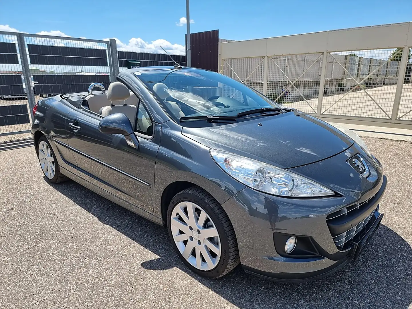 Peugeot 207 CC Active 1,6 VTi 16V Grau - 2