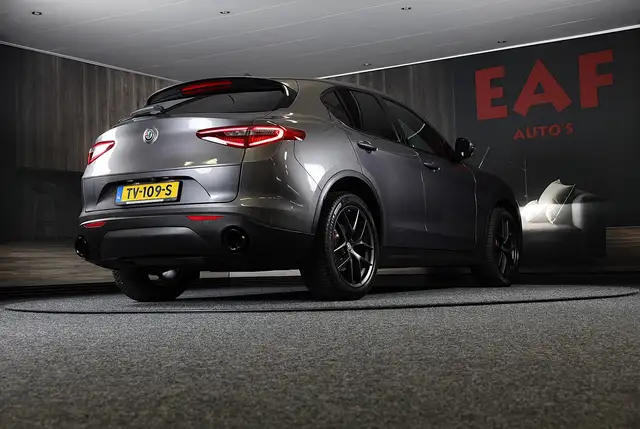 Alfa Romeo Stelvio view 5