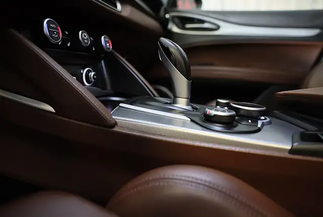 Alfa Romeo Stelvio view 10
