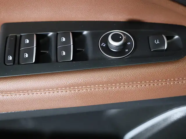 Alfa Romeo Stelvio view 13