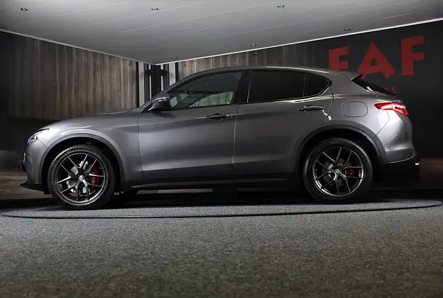 Alfa Romeo Stelvio view 29