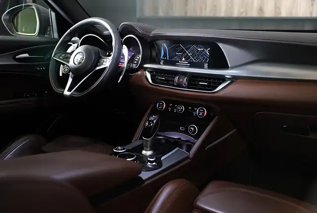 Alfa Romeo Stelvio view 6